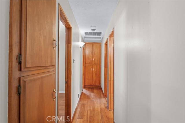 1381 Blackfoot W Trail, Lake Arrowhead CA: https://media.crmls.org/medias/0bb90043-048d-4098-9d0f-6582a2f665ed.jpg