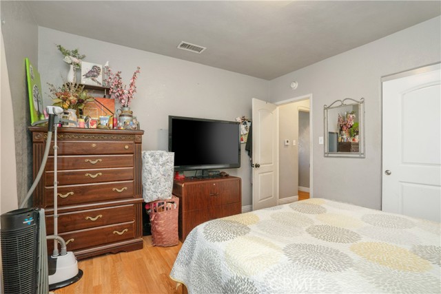 Detail Gallery Image 5 of 26 For 11936 Neenach, Sun Valley,  CA 91352 - 6 Beds | 3 Baths