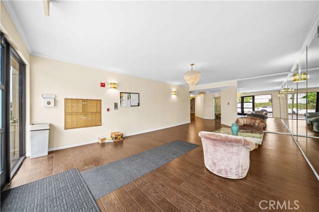 Detail Gallery Image 8 of 53 For 10475 Ashton Avenue Ave #301,  Los Angeles,  CA 90024 - 2 Beds | 3 Baths