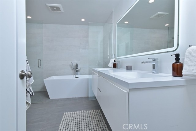 3753 Berry Drive, Studio City CA: https://media.crmls.org/medias/0bbb2e09-7736-488d-b655-1923809e3e30.jpg