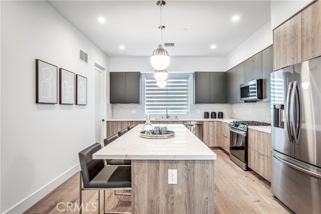 Detail Gallery Image 7 of 20 For 1567 Hi Point St, Los Angeles,  CA 90035 - 3 Beds | 3/1 Baths