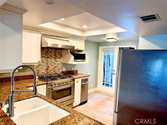 Detail Gallery Image 6 of 8 For 3625 Windspun, Huntington Beach,  CA 92649 - 3 Beds | 3/1 Baths