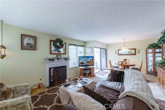 1363 San Simeon Court, Ventura CA: https://media.crmls.org/medias/0bbd7aed-fb1e-4a2d-9c21-0c31d13e3009.jpg