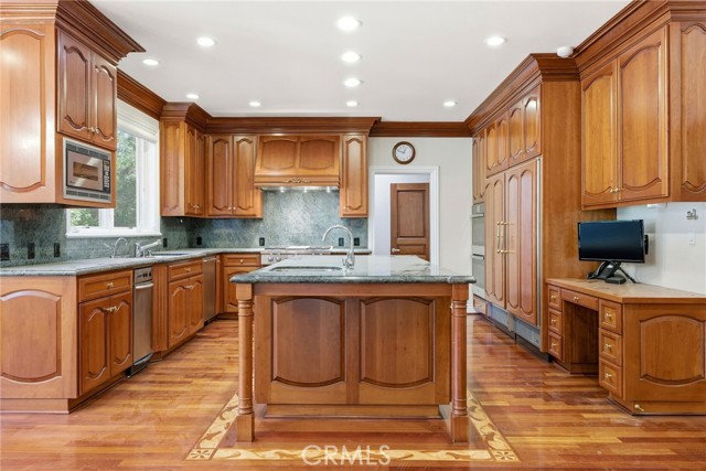 Detail Gallery Image 11 of 44 For 28080 Laura Ct, Los Altos Hills,  CA 94022 - 5 Beds | 7 Baths