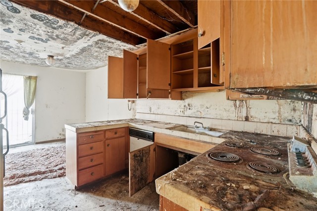 Detail Gallery Image 7 of 11 For 933 Acosta #35,  Salinas,  CA 93905 - 4 Beds | 1/1 Baths