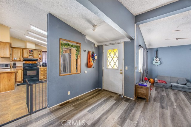 7717 Church Avenue, Highland CA: https://media.crmls.org/medias/0bbf27c0-97d5-4417-b497-87434c111c0f.jpg