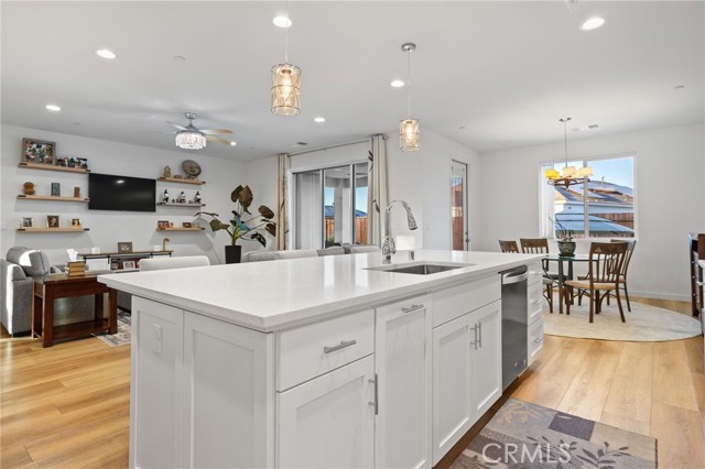 Detail Gallery Image 9 of 51 For 7702 Canyon Trail Ave, Bakersfield,  CA 93313 - 4 Beds | 2/1 Baths