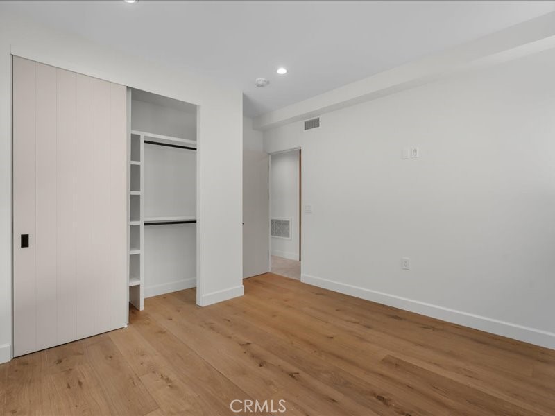 https://media.crmls.org/medias/0bc24cdd-61d8-4aaa-ba0d-129a796b043e.jpg?preset=X-Large