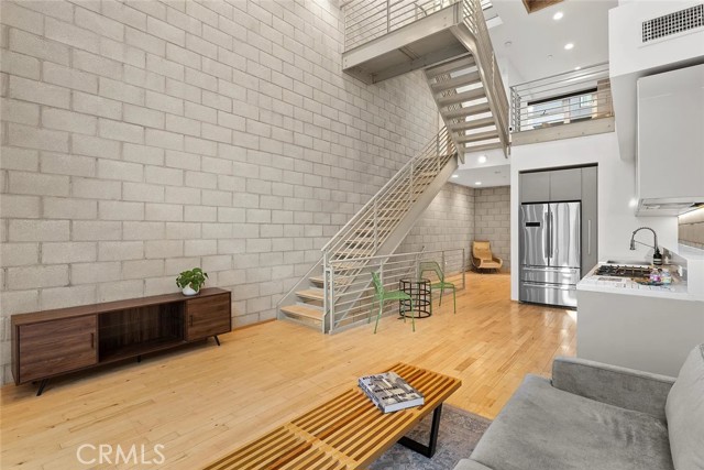 3450 Cahuenga Boulevard, Universal City CA: https://media.crmls.org/medias/0bc2f720-8932-44d1-af5b-af7ed2b8e227.jpg