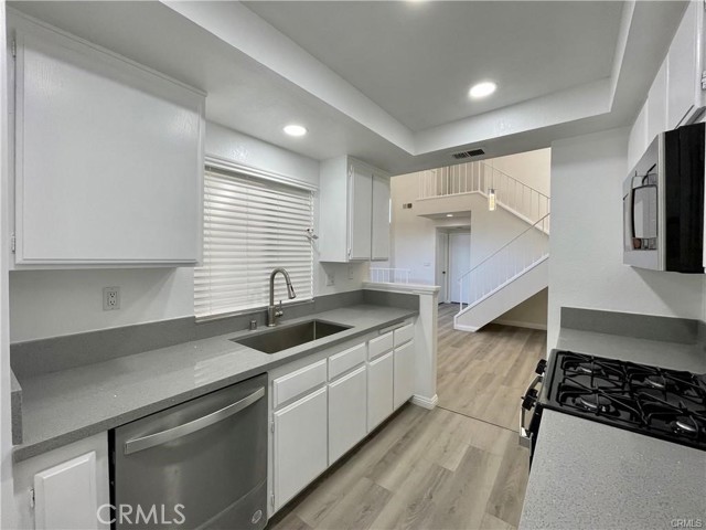 Detail Gallery Image 9 of 20 For 1649 Ironwood Pl #C,  Corona,  CA 92879 - 2 Beds | 2 Baths