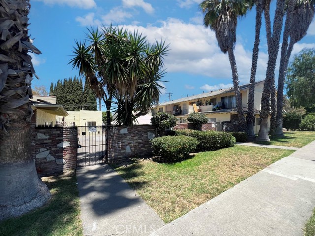 Detail Gallery Image 2 of 6 For 1807 W Sumac Ln, Anaheim,  CA 92804 - – Beds | – Baths