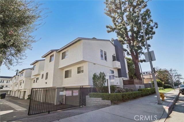 Detail Gallery Image 2 of 37 For 12390 Chandler Bld #J,  Valley Village,  CA 91607 - 3 Beds | 2/1 Baths