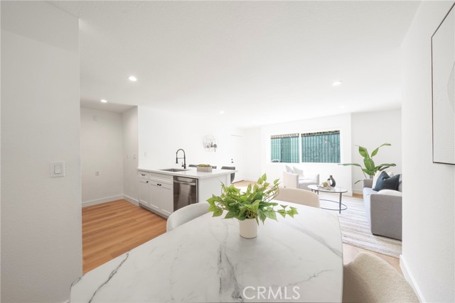 Detail Gallery Image 5 of 32 For 957 S Gramercy Dr #105,  Los Angeles,  CA 90019 - 2 Beds | 2 Baths