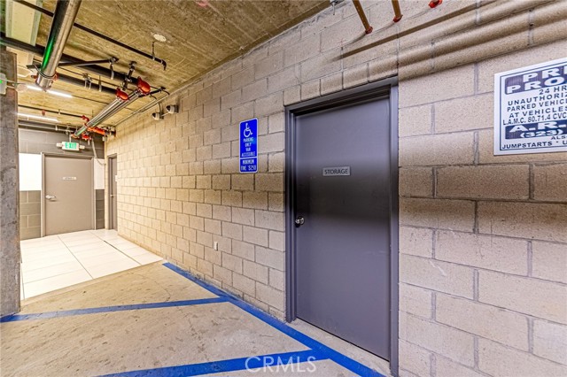 4813 Oakwood Avenue, Los Angeles CA: https://media.crmls.org/medias/0bc68bfa-72fe-41a5-9267-7e436258ccc5.jpg