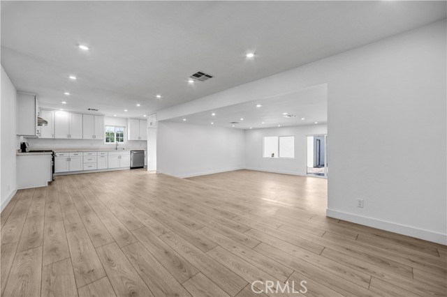 Detail Gallery Image 4 of 14 For 14857 Tuba, –,  CA 91345 - 4 Beds | 2 Baths