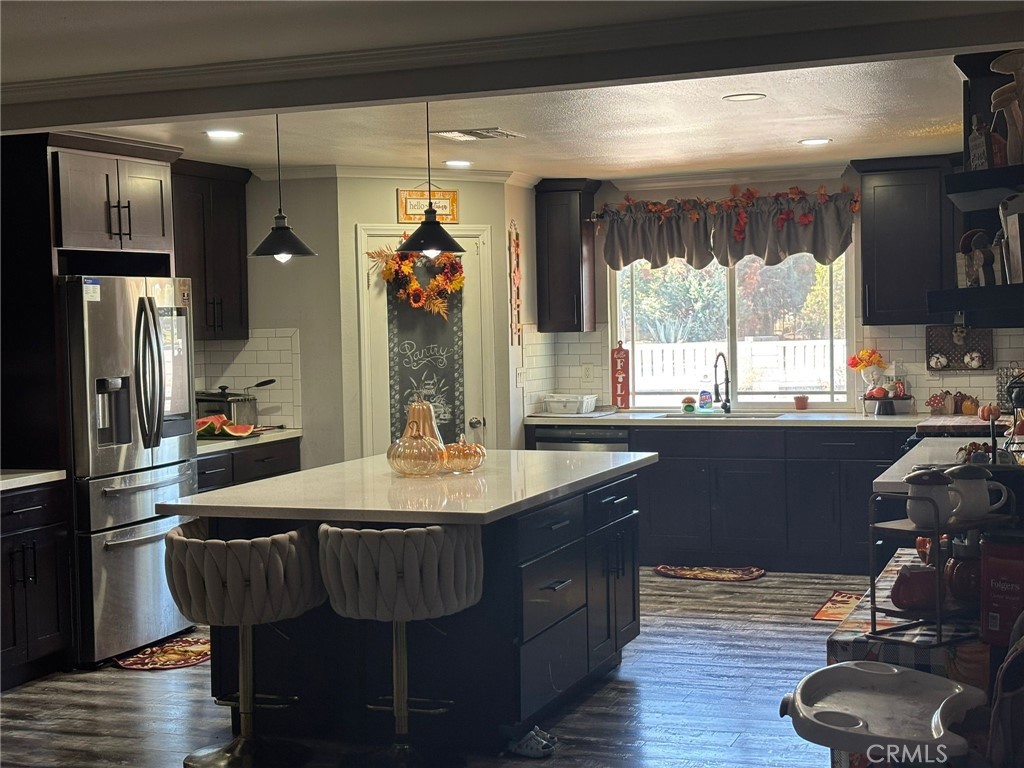 https://media.crmls.org/medias/0bc77e67-067c-439f-8954-835c37586612.jpg?preset=X-Large
