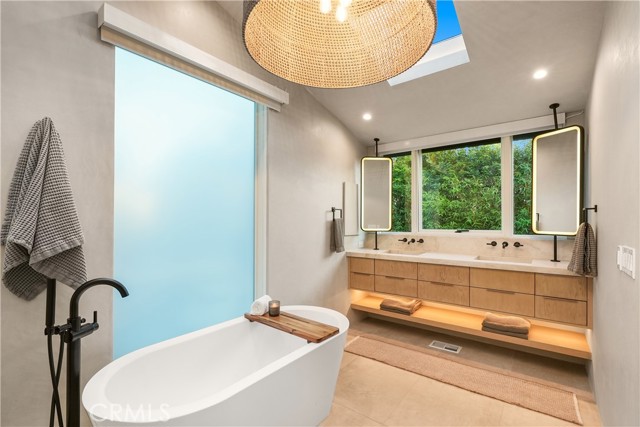 592 Bluebird Canyon Drive, Laguna Beach, California 92651, 3 Bedrooms Bedrooms, ,3 BathroomsBathrooms,Residential Lease,For Rent,592 Bluebird Canyon Drive,CRLG25084326