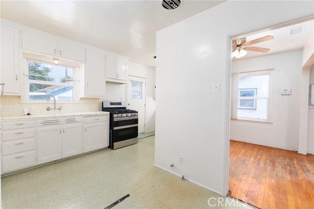7086 Fairfax Drive, San Bernardino CA: https://media.crmls.org/medias/0bc94ce4-3156-4133-bc91-56feea3d68b7.jpg