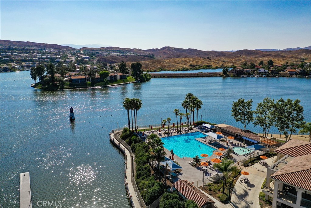 https://media.crmls.org/medias/0bc963d9-5c9b-4cad-9a13-399f918f3235.jpg?preset=X-Large