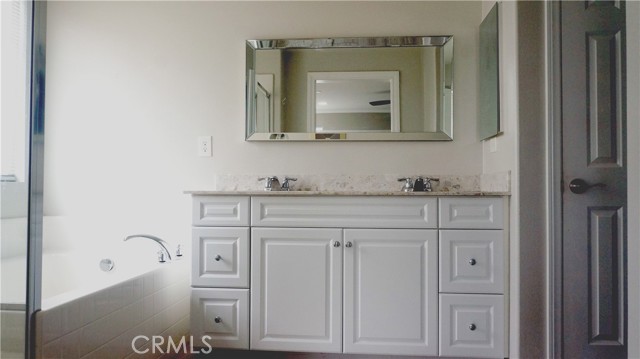 Detail Gallery Image 15 of 30 For 4166 Isabella Cir, Lake Elsinore,  CA 92530 - 3 Beds | 2/1 Baths