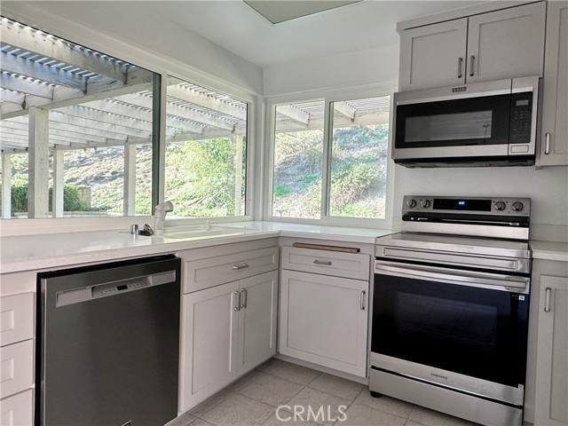 Detail Gallery Image 10 of 21 For 24171 La Pala Ln, Mission Viejo,  CA 92691 - 4 Beds | 2 Baths