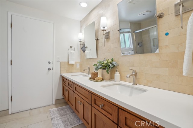 13811 Palace Way, Tustin CA: https://media.crmls.org/medias/0bcb3ecd-3411-4ae5-a710-e6949b990ef0.jpg