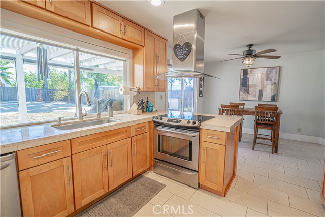 Detail Gallery Image 22 of 61 For 28816 Kenroy Ave, Canyon Country,  CA 91387 - 5 Beds | 3 Baths