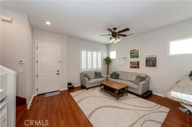Detail Gallery Image 5 of 41 For 10896 Walnut St, Los Alamitos,  CA 90720 - 3 Beds | 2/1 Baths