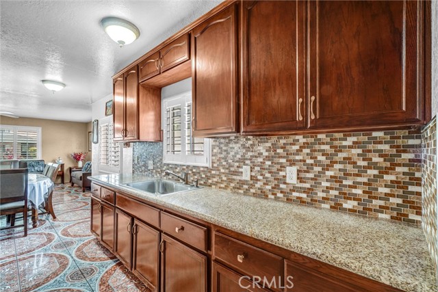 Detail Gallery Image 14 of 30 For 2300 Gale Ave, Long Beach,  CA 90810 - 3 Beds | 1 Baths