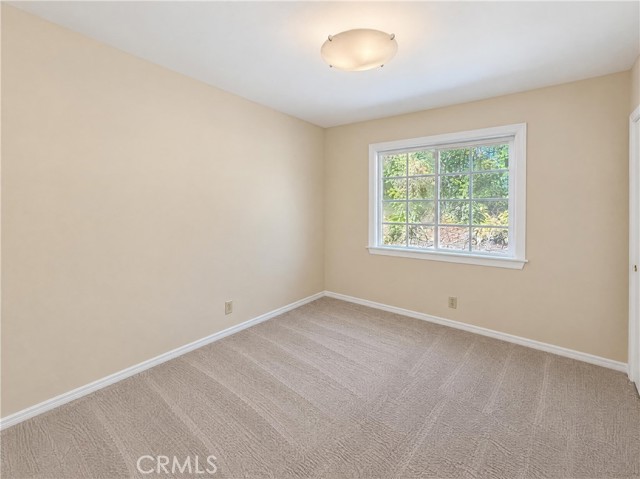 1042 Whispering Oaks photo 18