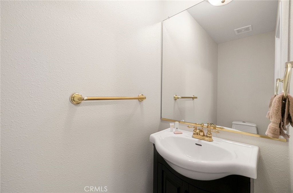 https://media.crmls.org/medias/0bcf0afc-8755-4887-a418-aaf9e51e9c54.jpg?preset=X-Large