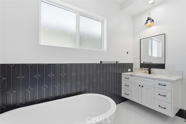 Detail Gallery Image 25 of 45 For 617 N Irena Ave #C,  Redondo Beach,  CA 90277 - 5 Beds | 3/1 Baths