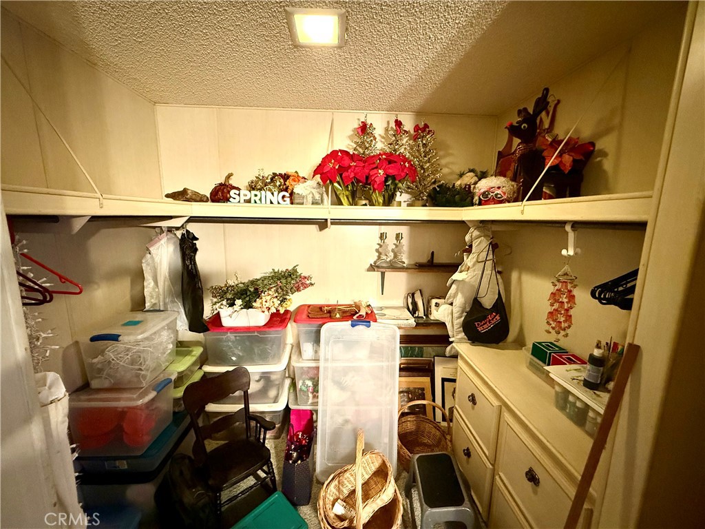 https://media.crmls.org/medias/0bcfc0bd-14b9-492d-947d-74449017cb6d.jpg?preset=X-Large