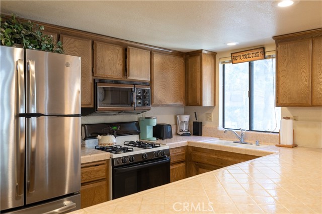 Detail Gallery Image 7 of 31 For 667 Summit Bld #4,  Big Bear Lake,  CA 92315 - 3 Beds | 2 Baths