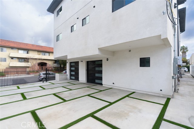 Detail Gallery Image 13 of 42 For 443 N Harvard Bld, Los Angeles,  CA 90004 - 3 Beds | 3 Baths