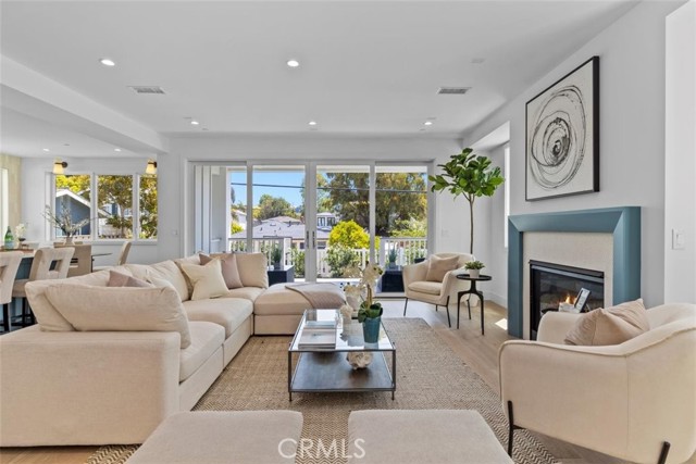 3002 Laurel Avenue, Manhattan Beach, California 90266, 5 Bedrooms Bedrooms, ,5 BathroomsBathrooms,Residential,Sold,Laurel,SB22092750