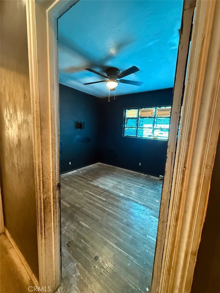 https://media.crmls.org/medias/0bd23f6d-5e38-4a8d-bb8c-bb65108bdd40.jpg?preset=X-Large