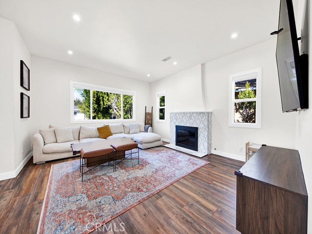 Detail Gallery Image 5 of 33 For 11260 Blix St, North Hollywood,  CA 91602 - 5 Beds | 4/1 Baths