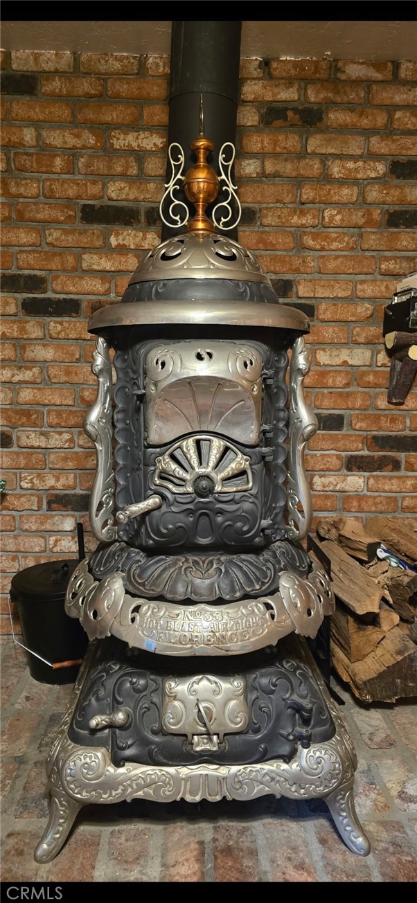 Detail Gallery Image 9 of 29 For 32135 West Dr, Running Springs,  CA 92382 - 2 Beds | 2 Baths