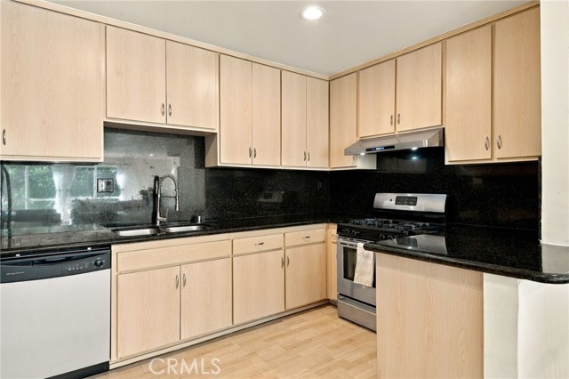 5315 Zelzah Avenue, 16 photo 7