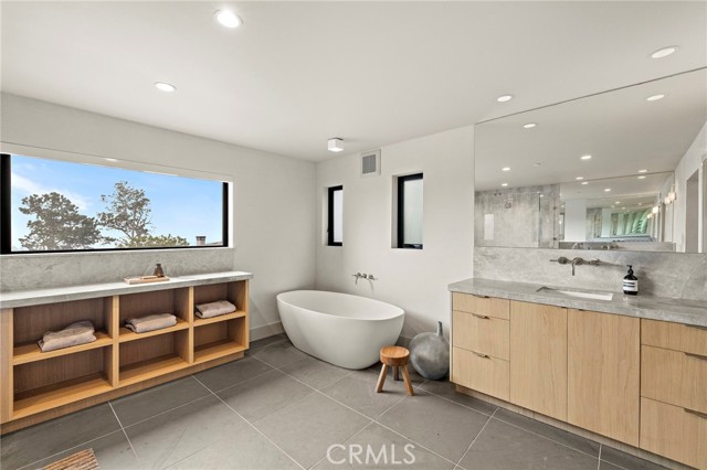 Detail Gallery Image 22 of 40 For 2212 Cliff Dr, Newport Beach,  CA 92663 - 5 Beds | 5/1 Baths