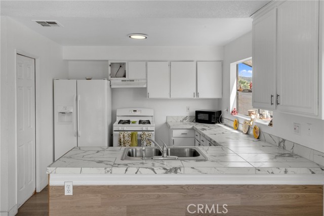 Detail Gallery Image 14 of 36 For 15510 Rose, Lake Elsinore,  CA 92530 - 3 Beds | 2 Baths