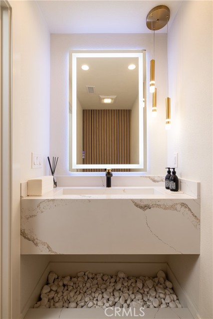 Detail Gallery Image 7 of 30 For 34 Montgomery, Newport Beach,  CA 92660 - 5 Beds | 4/1 Baths