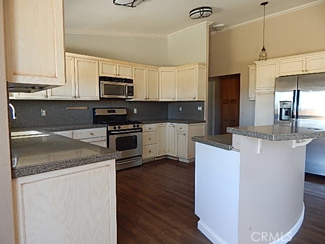 Detail Gallery Image 6 of 28 For 15 Krueger Ct, Red Bluff,  CA 96080 - 6 Beds | 3 Baths
