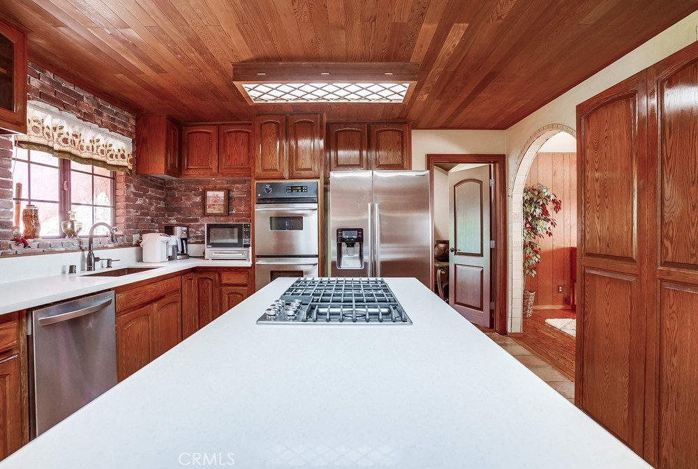 https://media.crmls.org/medias/0bdd3e71-5a93-4673-be9f-15c83c584097.jpg?preset=X-Large