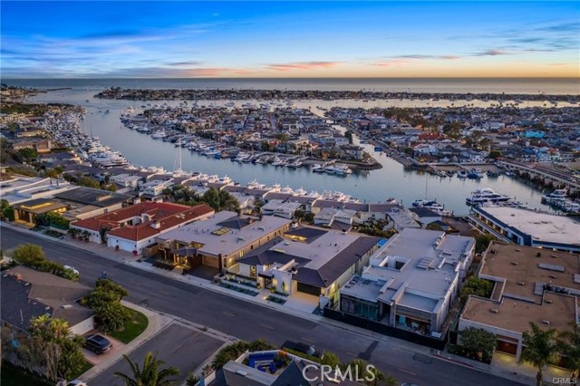 Detail Gallery Image 1 of 58 For 1207 Dolphin Ter, Corona Del Mar,  CA 92625 - 6 Beds | 6/2 Baths