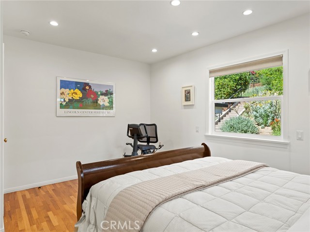 Detail Gallery Image 33 of 72 For 1012 N Sunset Canyon Dr, Burbank,  CA 91504 - 3 Beds | 2 Baths