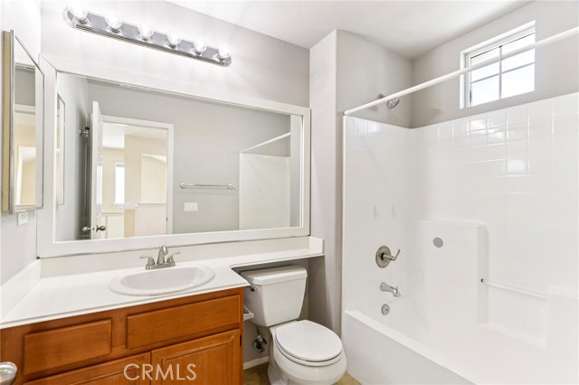 27220 Sterling Grove Lane, Canyon Country CA: https://media.crmls.org/medias/0be01c99-f0ad-4a13-839f-e4bf5e233188.jpg