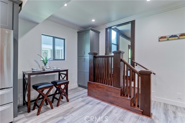 223 N St Andrews Place, Los Angeles CA: https://media.crmls.org/medias/0be08805-bb14-483f-b4a5-62701ce9790f.jpg