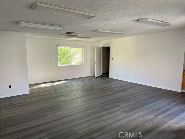 18335 Sierra, Canyon Country (santa Clarita), California 91351, ,Commercial Lease,For Rent,18335 Sierra,CRSR23222062